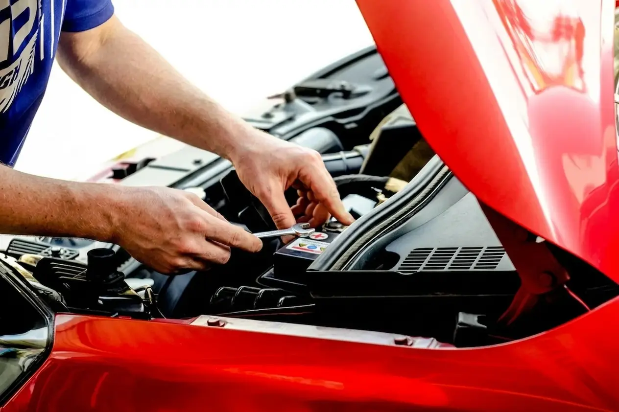 Kontrola autobatérie v servise